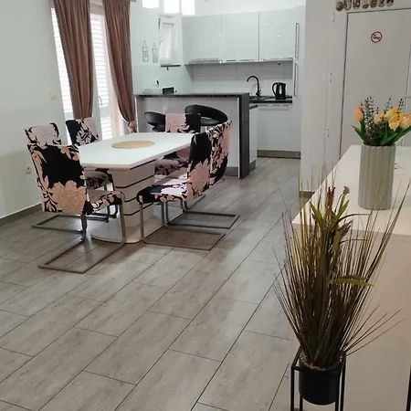 Apartment Apartman Cvita *